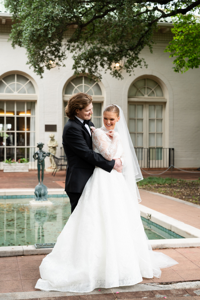 Couple portrait in the gardens, Woman's Club of Fort Worth wedding