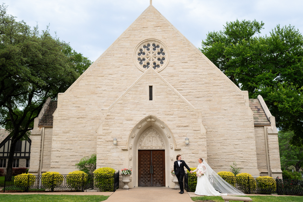 Bride and groom at The Woman's Club of Fort Worth