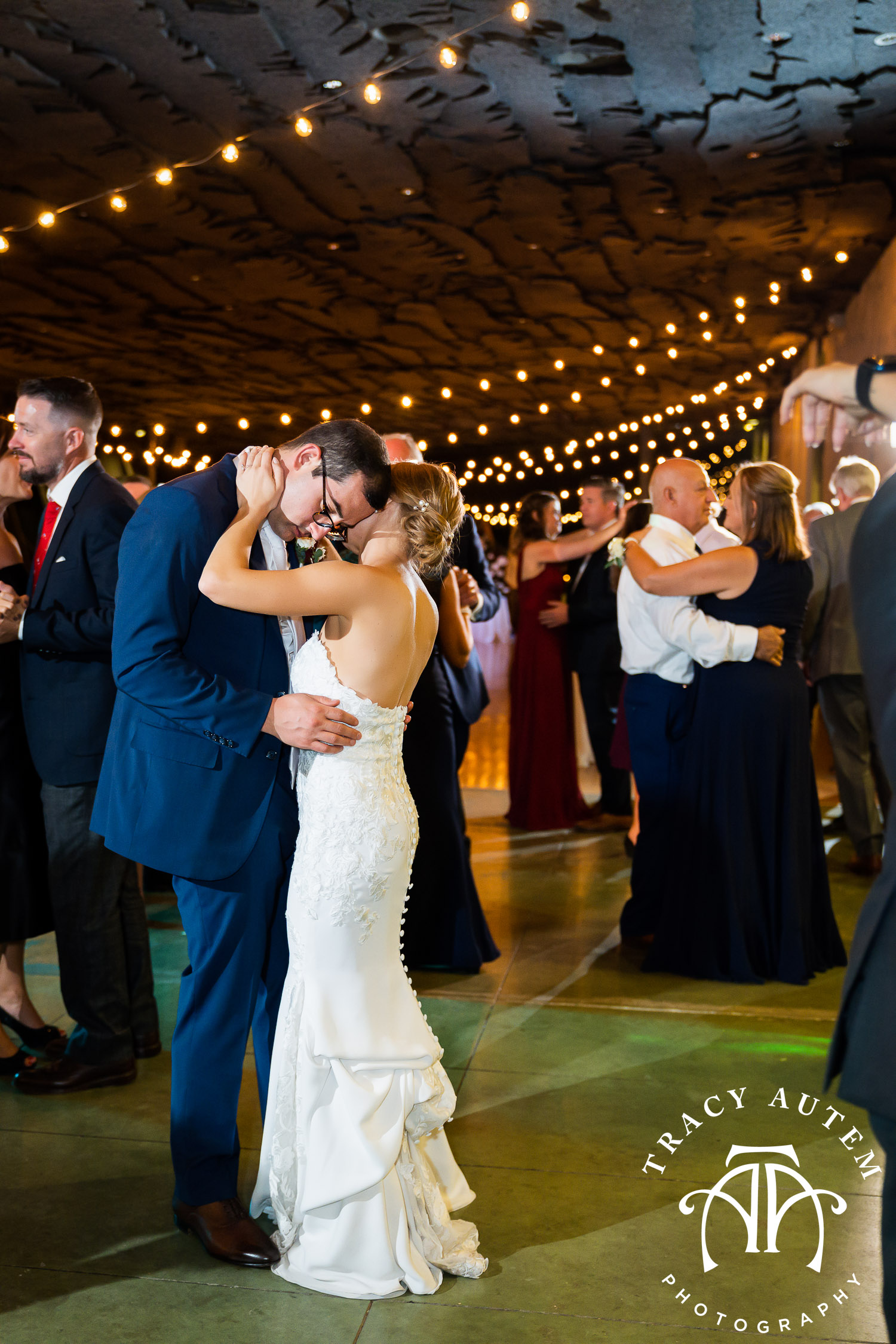 couple dancing at wedding reception in Dallas Texas