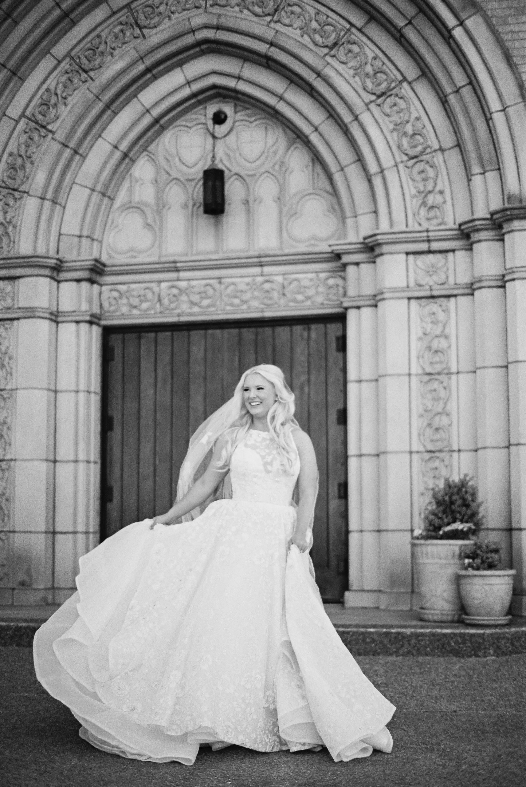 bridal portrait at broadway baptist church in Fort Worth by Tracy Autem photography