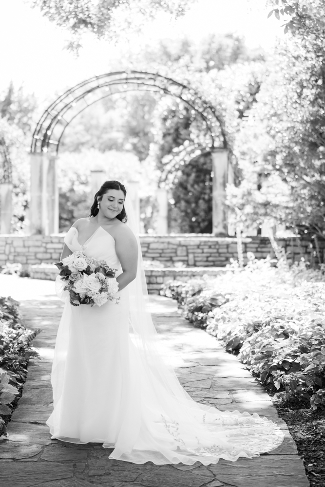 Close-up of Caroline's bouquet by TWE Floral