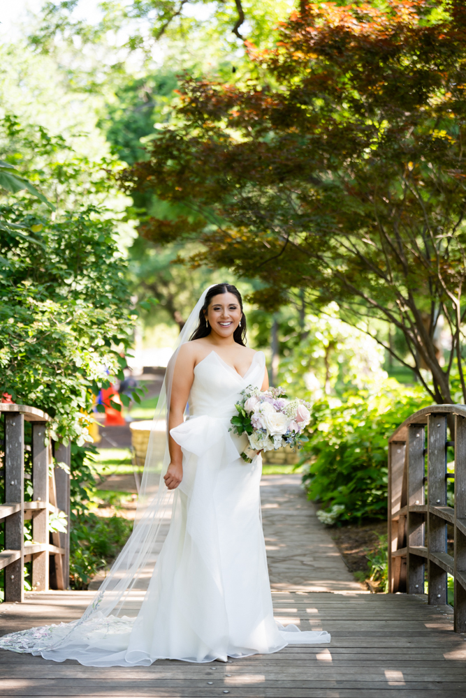 A quiet, radiant bridal moment for Caroline in Fort Worth